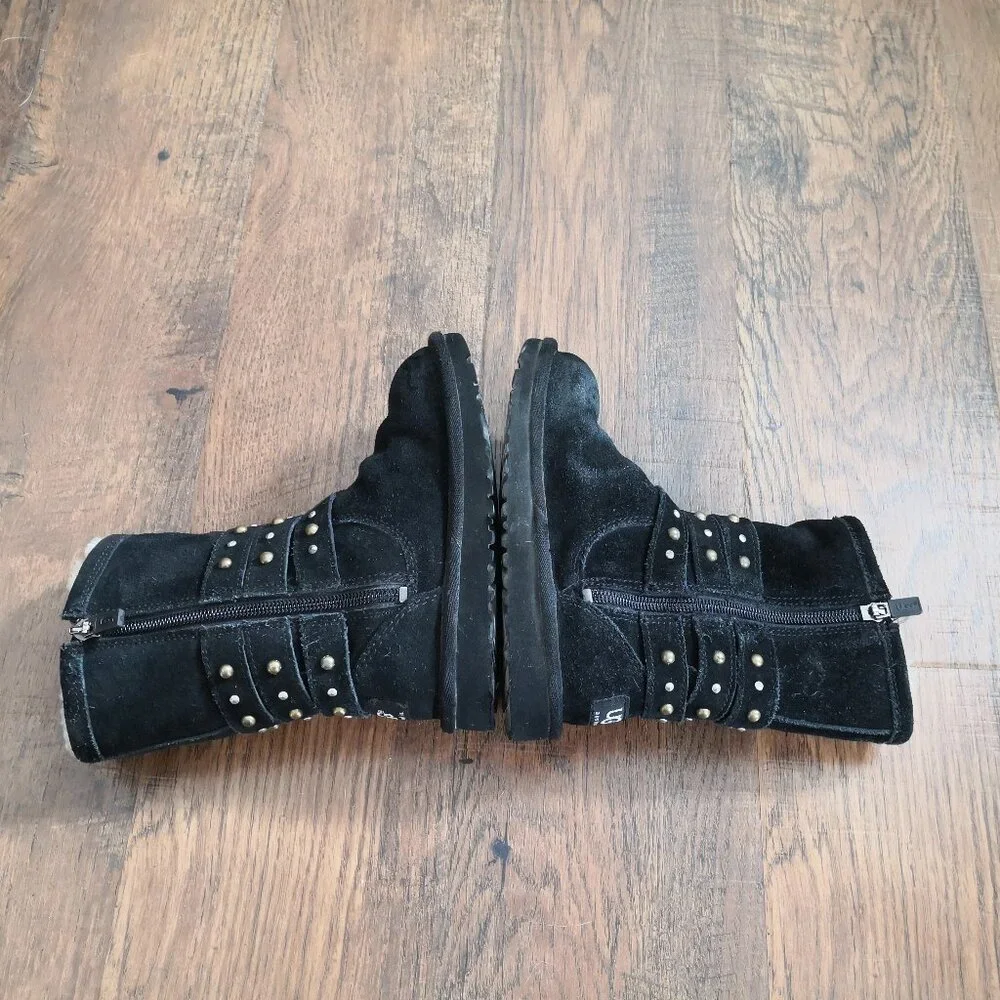 UGG clovis black
